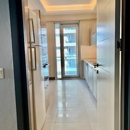 واسعة وهادئة بإطلالة بانورامية 3+1 في باتي شاهير Apartamento