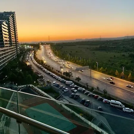 واسعة وهادئة بإطلالة بانورامية 3+1 في باتي شاهير
